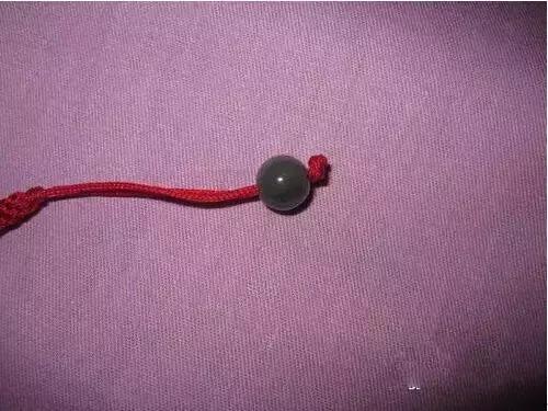 求三个转运珠手链怎样用红绳编