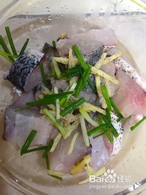 食补佳品砂锅番茄焖鱼的做法