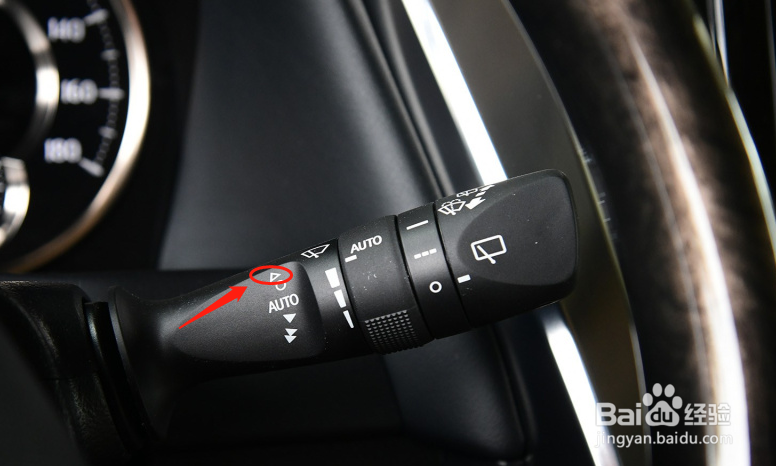 丰田埃尔法车辆雨刮的功能怎么使用