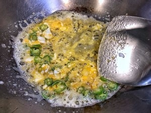 怎么自制咸蛋黄炒竹筒白菜