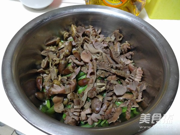 鸡胗拌豆角的做法