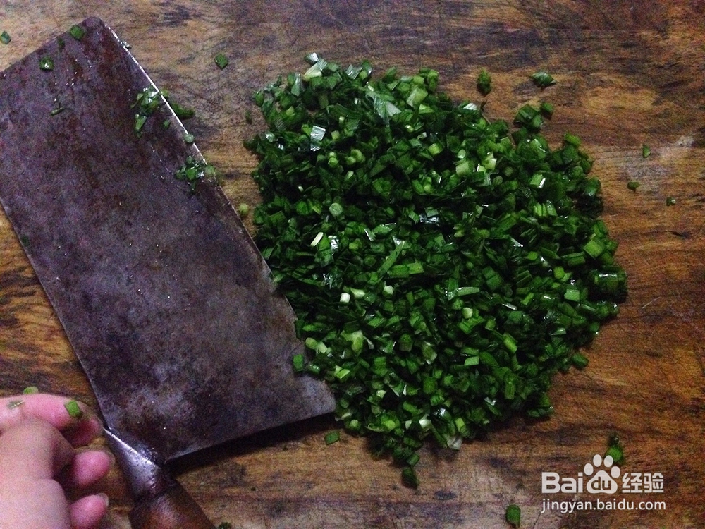 美味的韭菜鸡蛋虾皮盒子