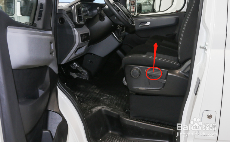 上汽大通V80汽车座椅姿势调节方法