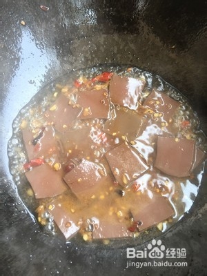 韭菜烧鸭血制作过程