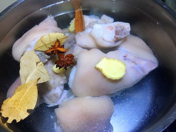 韩式辣酱烤猪手