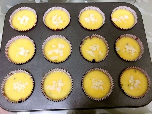 百香果杏仁妙芙蛋糕