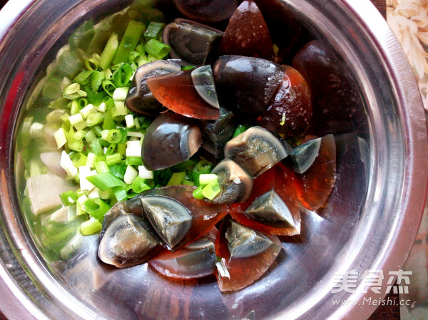 皮蛋豆腐的做法