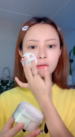 如何画泫雅紫色妆容