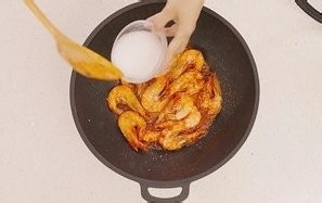 茄汁大虾简单又美味还补钙！