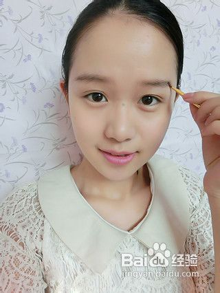 约会前如何给自己化妆？