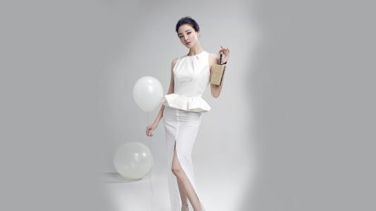 形容女人走路姿态的词语