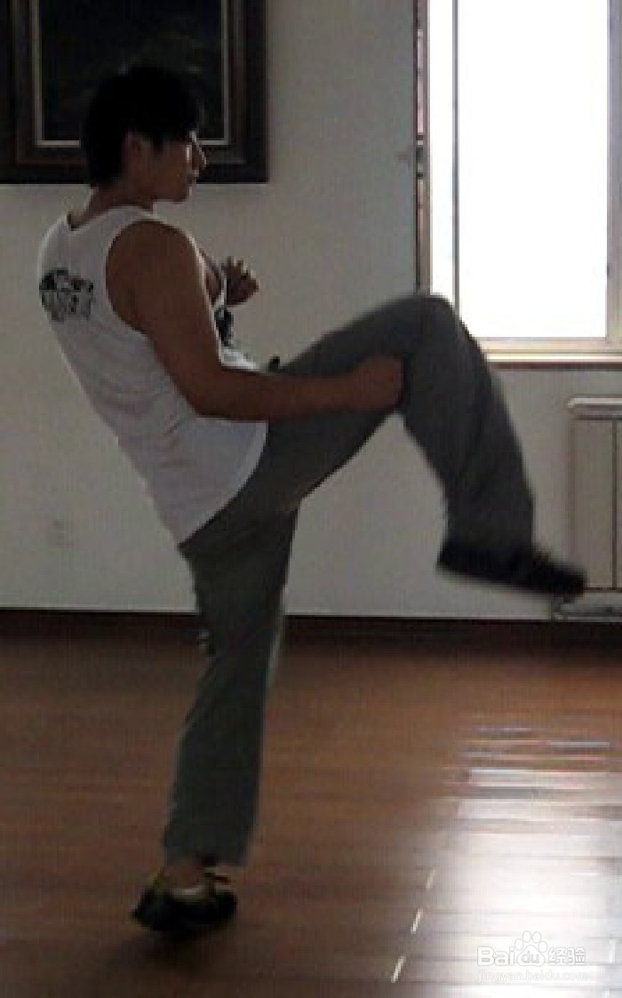 正蹬腿踢击训练的技巧