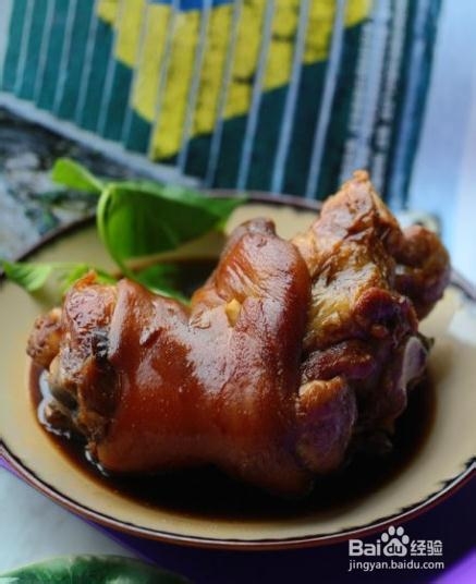冰糖肘子的做法