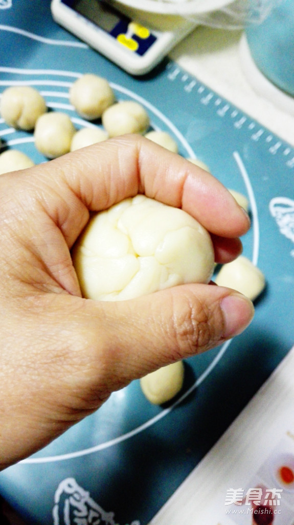 蛋黄酥的家常做法