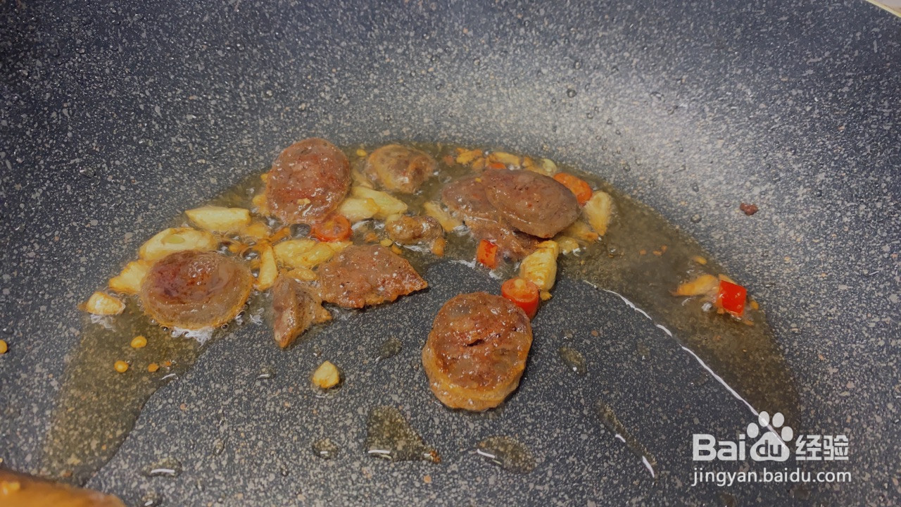 四川腊肠炒芦蒿的做法