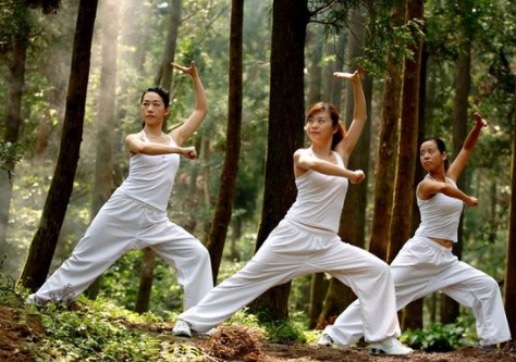 傍晚锻炼身体， 是空腹好，还是吃了饭再去呢