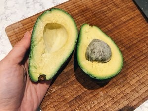 烟熏三文鱼配牛油果吐司