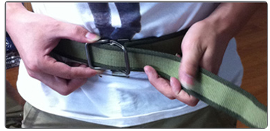 单面双环腰带的系法