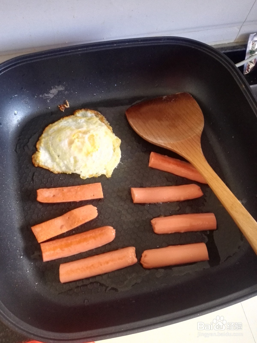 如何煎火腿肠与鸡蛋当成一顿饭来吃
