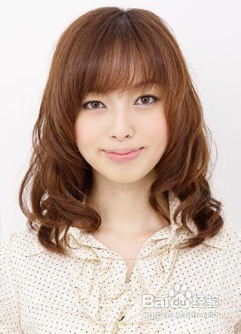 让你冬日动感迷人的几款时尚卷发