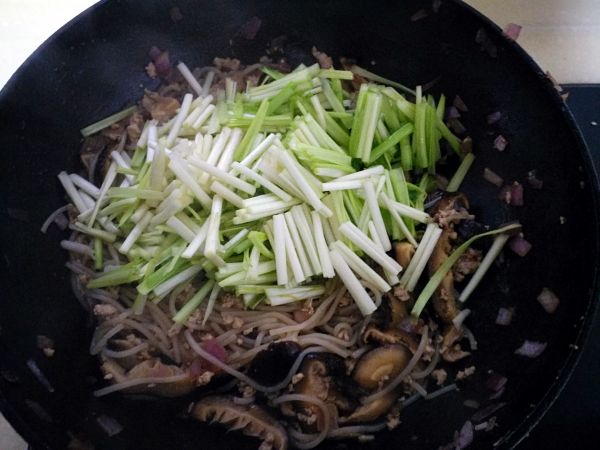 香菇肉末炒米粉