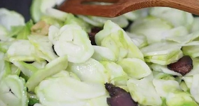 腊肉炒儿菜的做法