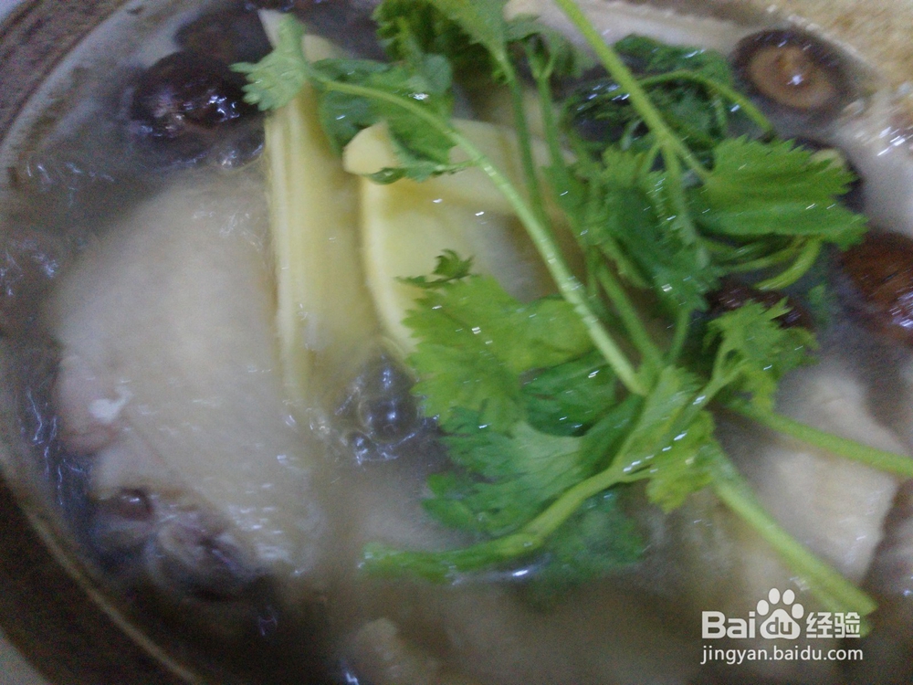 健康食谱：香菇鸡翅汤