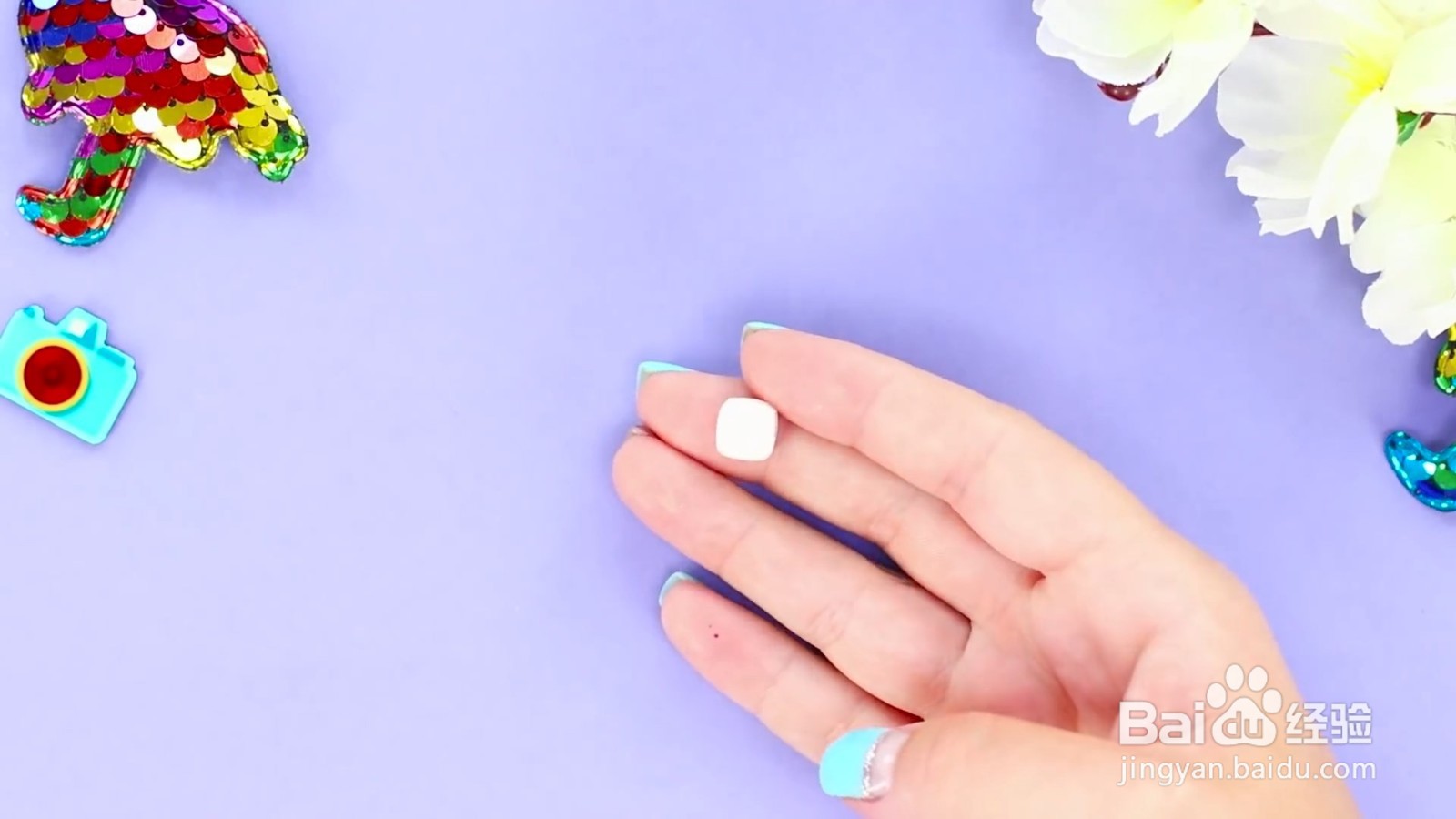 如何给惊喜娃娃制作漂亮的迷你相机?