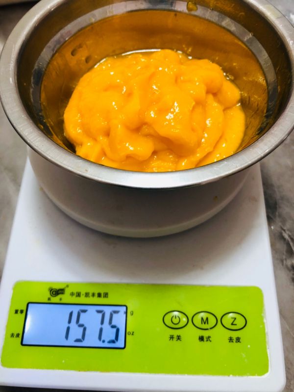 椰浆芒果慕斯蛋糕