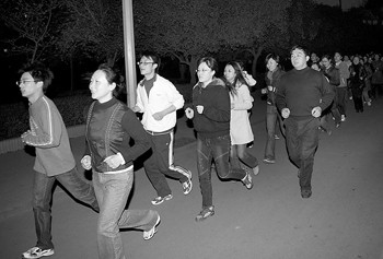 到底是晨跑好还是夜跑好