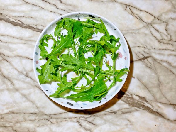 饭团奶酪沙拉剩米饭的春天