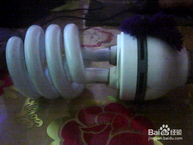 节能灯的巧妙清理