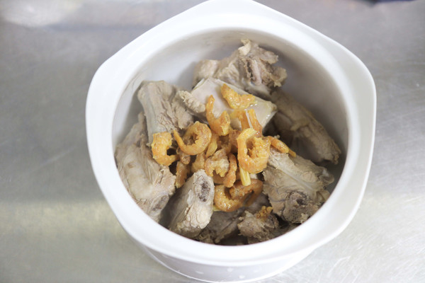 排骨海米萝卜汤