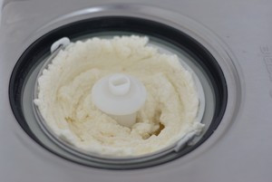 自制荔枝冰淇淋