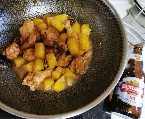 醇香啤酒鸡翅根烧土豆