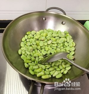 食补佳品葱爆蚕豆的做法