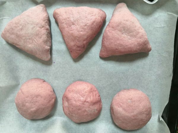 紫薯麻薯肉松软欧包