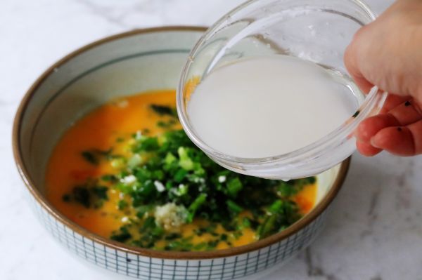 蘸汁菠菜鸡蛋糕