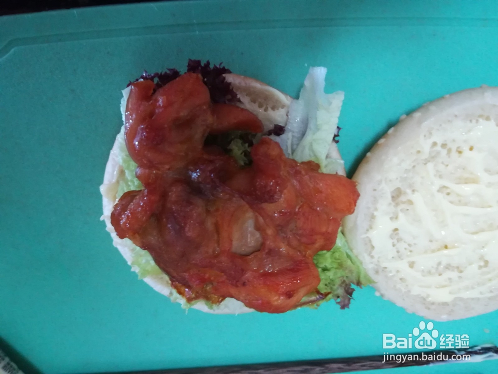 如何做奥尔良烤鸡腿堡？