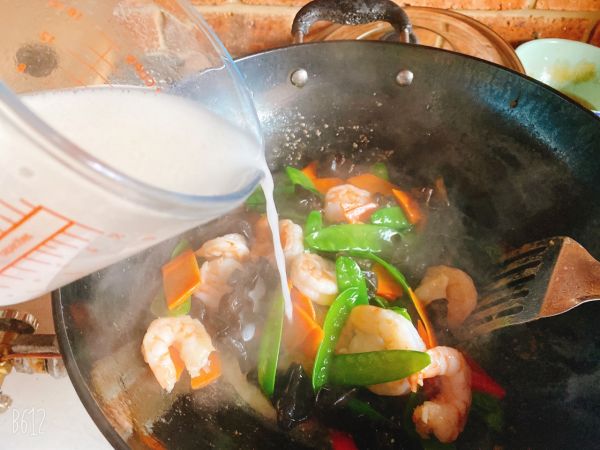 爽口秋耳荷兰豆炒鲜虾仁