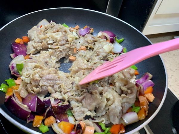 黑椒酱汁牛肉配白饭