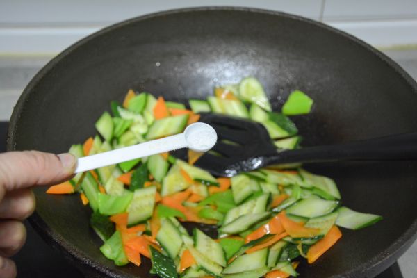 鸡蛋炒辣椒黄瓜