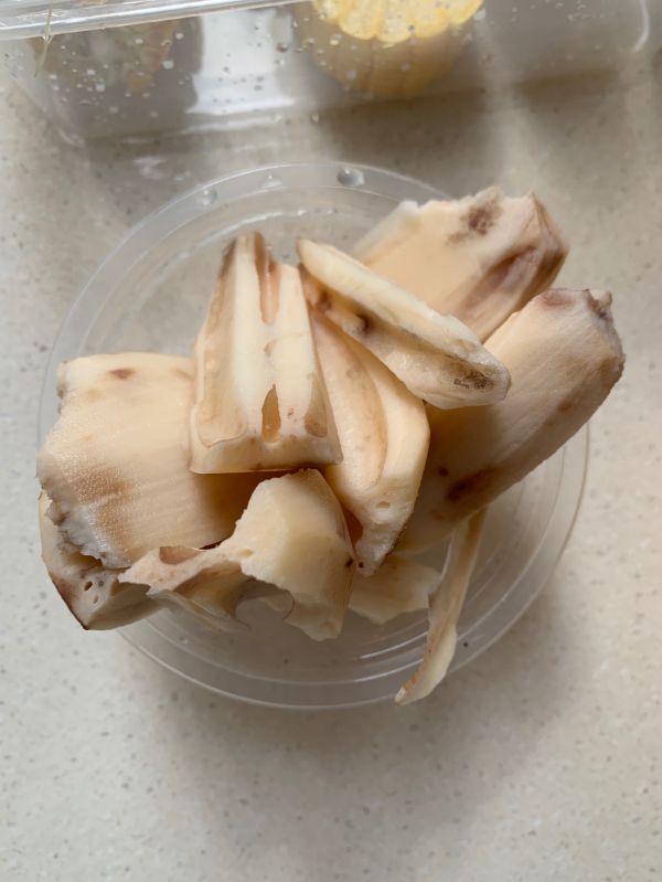 莲藕花生玉米猪脚汤