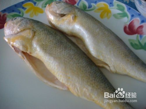 酸豆角焖黄花鱼的做法