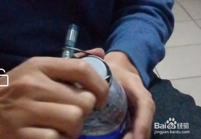 喝矿泉水时瓶盖拧不开怎么办