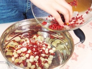 养颜甜粥黑米桂花粥的做法