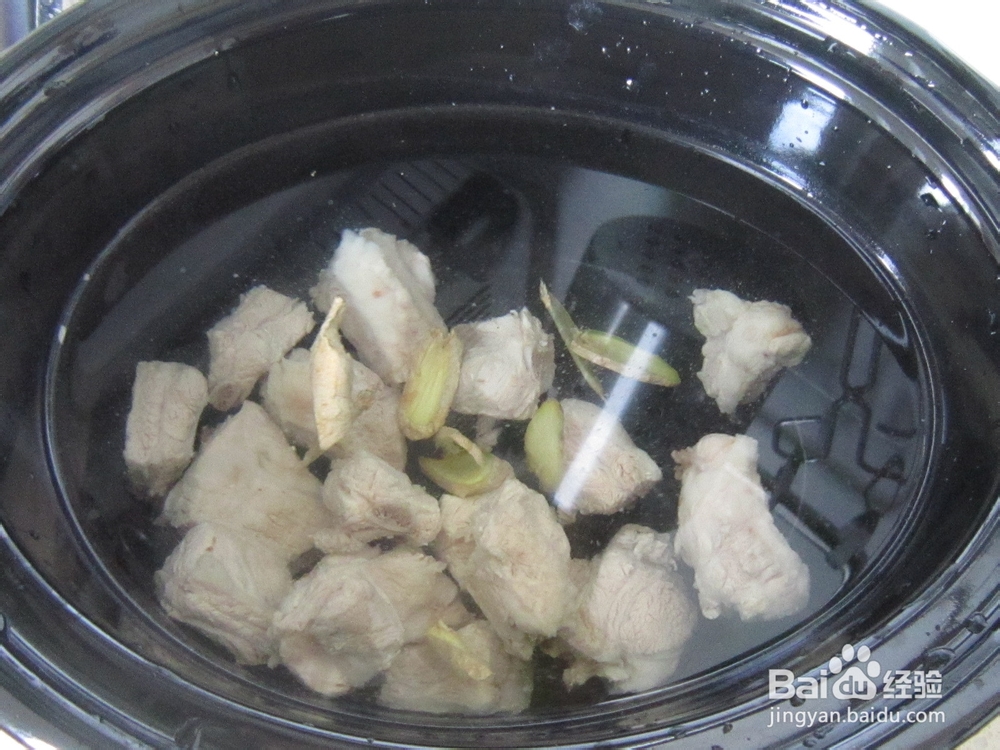 冬季里一碗让人心生温暖的热汤------排骨莲藕汤