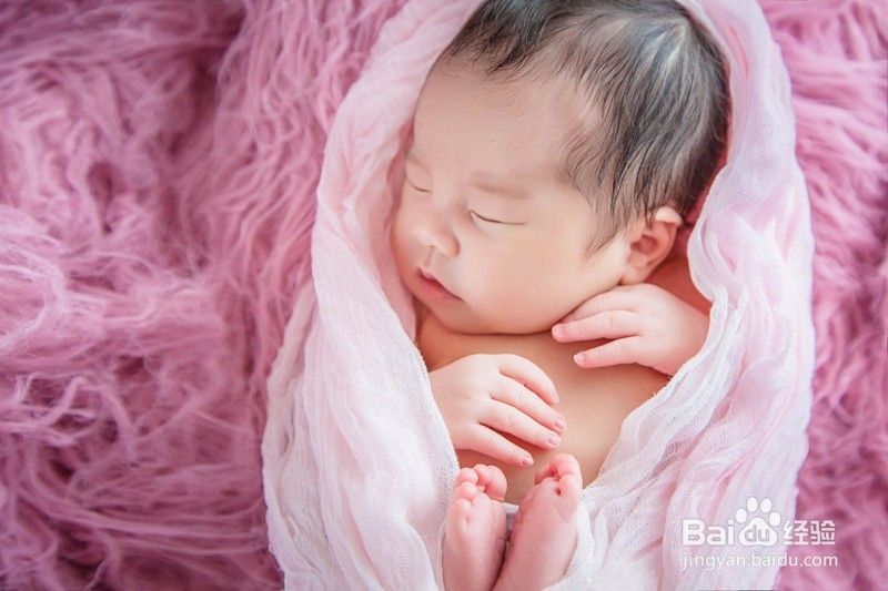 【婴儿爽身粉】:婴儿“春捂”的正确打开方式