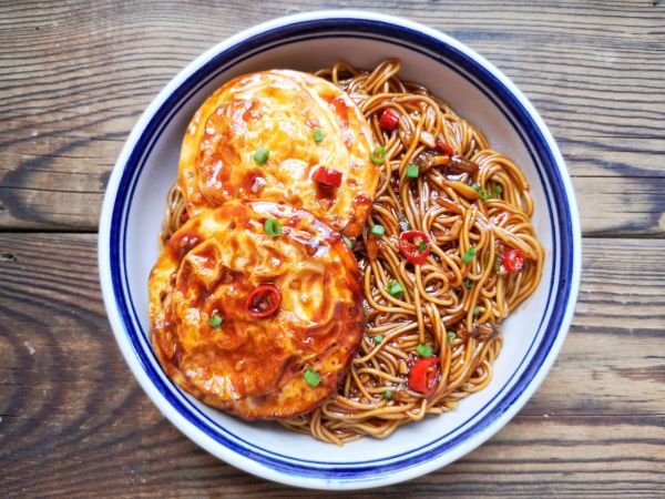 厨房小白都能做好的荷包蛋焖面