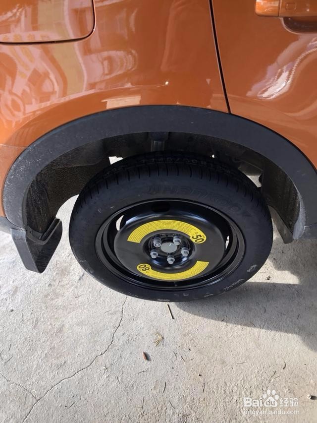 奥迪车车胎扎了怎么换？